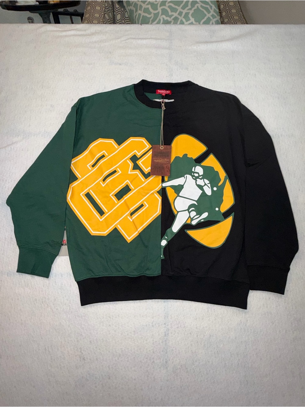 Green Bay Packers Mitchell & Ness Women’s Two Tone Crew neck sweatshirt NWT